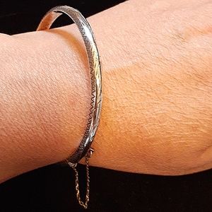 Vintage etched sterling bangle w/ safety chain
